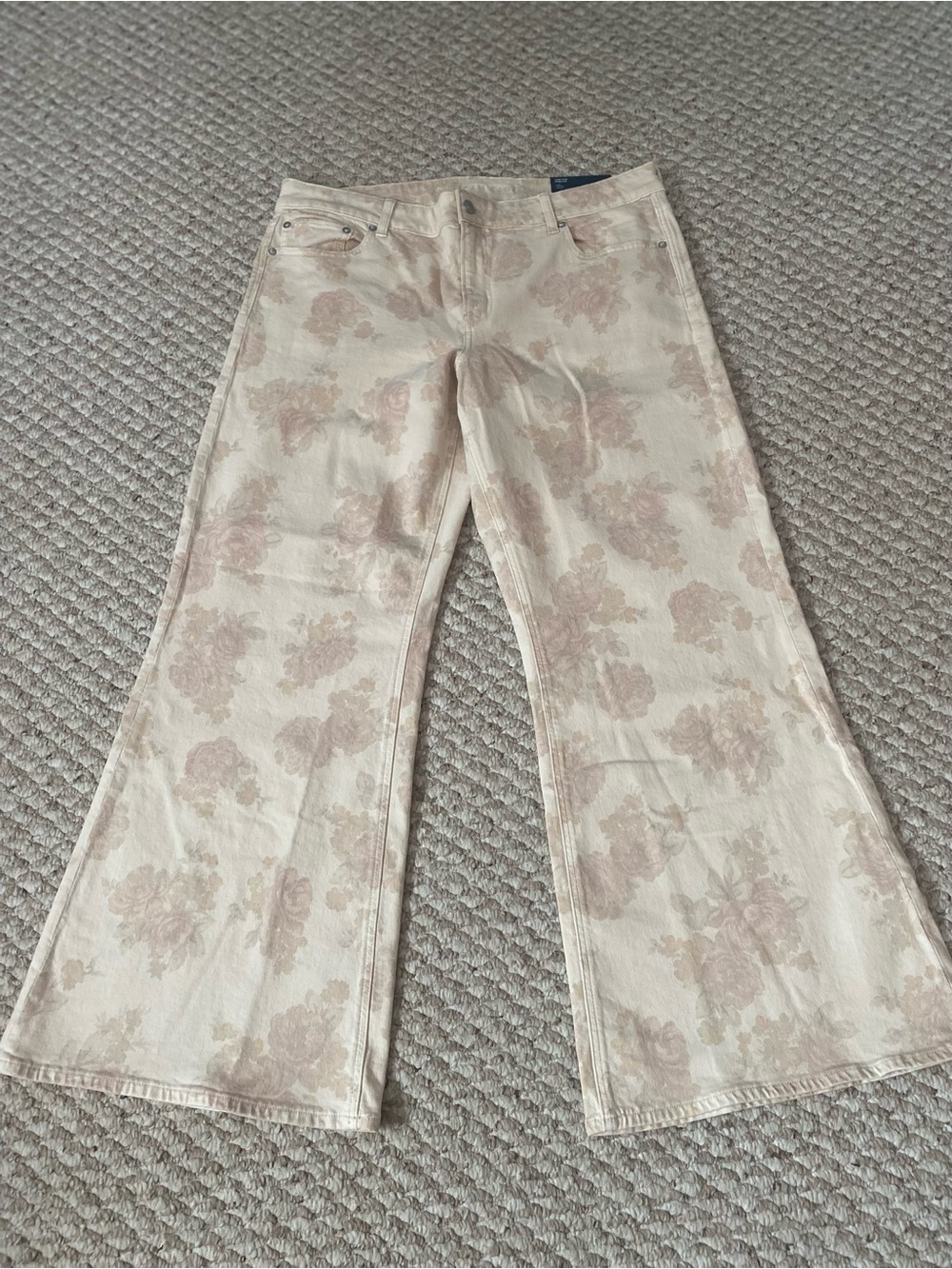 NWT ADORABLE AMERICAN EAGLE LOW RISE FLARE STRETCH JEANS - SIZE 16 REGULAR